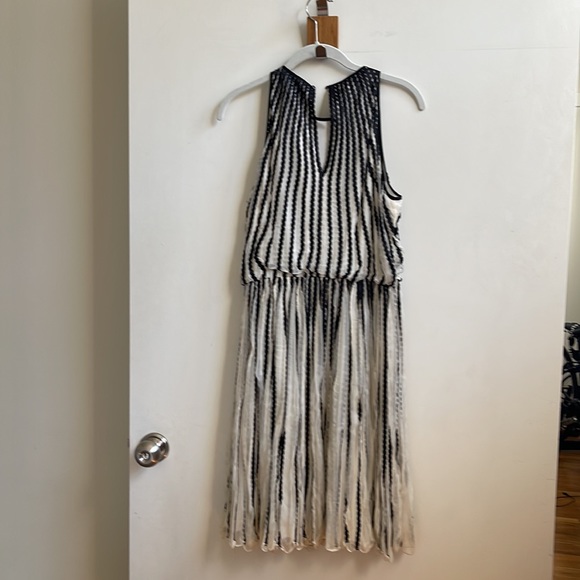 Beautiful dress by Anthropologie - Picture 5 of 9